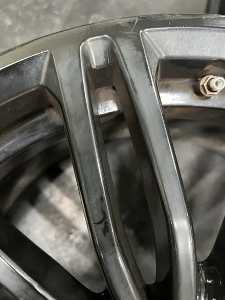 대구 휠복원 대구 휠도색 대구 휠수리 잘하는곳 타이어 전문 휠플레이[BMW 5시리즈 순정 19인치 블랙유광 휠도색 작업입니다.] / 대구 서구 평리동