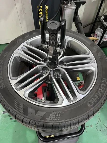 대구 휠복원 대구 휠도색 대구 자동차 휠수리 잘하는 곳 휠플레이 타이어 전문[현대 IG 그랜져 순정 19인치 블랙펄유광 휠도색 작업입니다.] / 대구 서구 평리동