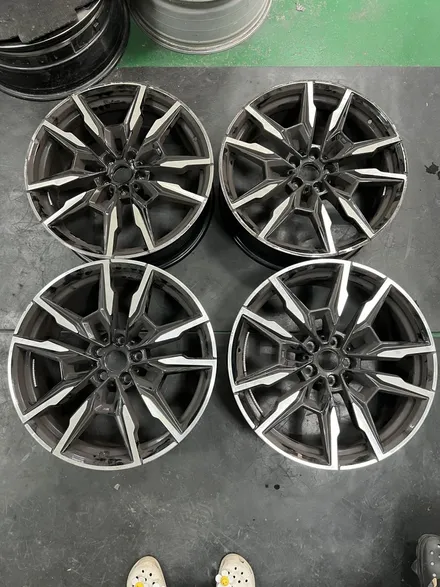 대구 휠복원 대구 휠도색 대구 자동차 휠수리 잘하는 곳 휠플레이 타이어 전문[BMW 850 순정 20인치 블랙펄유광 휠도색 작업입니다.] / 대구 서구 평리동