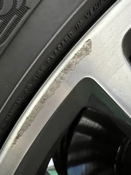 대구 휠복원 대구 휠도색 대구 자동차 휠수리 잘하는 곳 휠플레이 타이어 전문[BMW 5시리즈 순정 19인치 블랙펄유광 휠도색 작업입니다.] / 대구 서구 평리동