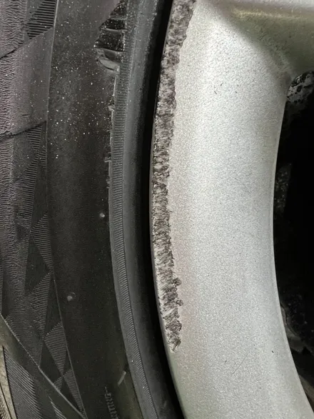 대구 휠복원 대구 휠도색 대구 자동차 휠수리 잘하는 곳 휠플레이 타이어 전문[BMW 2시리즈 액티브 투어러 순정 17인치 블랙펄유광 휠도색 작업입니다.] / 대구 서구 평리동