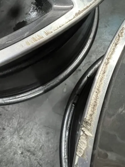 대구 휠복원 대구 휠도색 대구 자동차 휠수리 잘하는 곳 휠플레이 타이어 전문[벤츠 C43 AMG 순정 19인치 블랙커팅 커스텀 작업입니다.] / 대구 서구 평리동