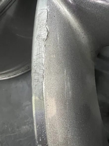 대구 휠복원 대구 휠도색 대구 자동차 휠수리 잘하는 곳 휠플레이 타이어 전문[레인지로버 스포츠 순정 21인치 블랙유광 휠도색 작업입니다.] 대구 휠복원 성지 / 대구 서구 평리동