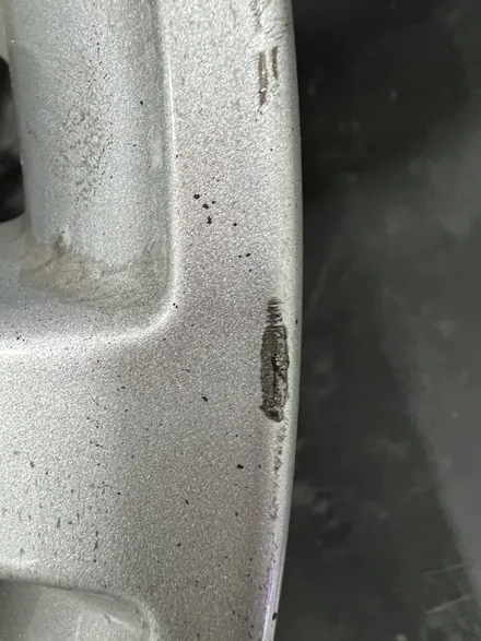 대구 휠복원 대구 휠도색 대구 휠수리 타이어 전문 휠플레이[BMW 5시리즈 순정 18인치 블랙펄유광 휠도색 작업입니다.] / 대구 서구 평리동