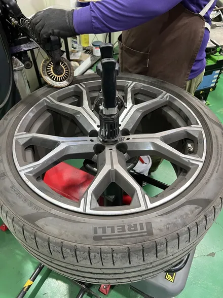 대구 휠복원 대구 휠도색 대구 자동차 휠수리 잘하는 곳 휠플레이 타이어 전문[BMW X6 순정 21인치 블랙펄유광 휠도색 작업입니다.] / 대구 서구 평리동