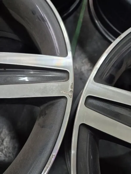 대구 휠복원 대구 휠도색 대구 자동차 휠수리 잘하는 곳 휠플레이 타이어 전문[BMW 1시리즈 순정 17인치 블랙펄유광 휠도색 작업입니다.] / 대구 서구 평리동