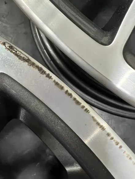 대구 휠복원 대구 휠도색 대구 자동차 휠수리 잘하는 곳 휠플레이 타이어 전문[포르쉐 마칸 순정 20인치 다이아몬드커팅 휠복원 작업입니다.] 대구 휠복원 성지 / 대구 서구 평리동