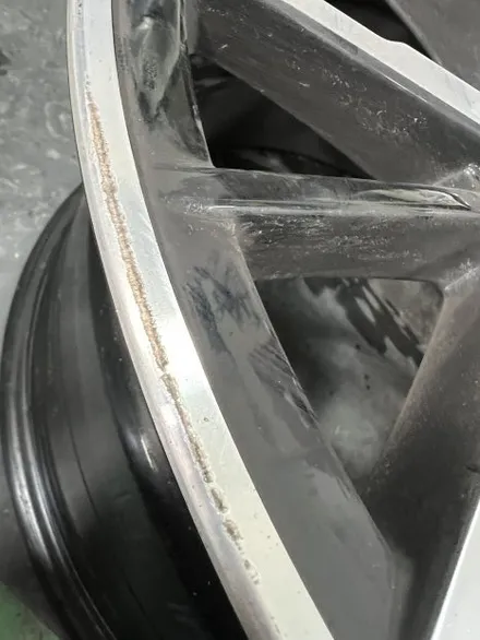 대구 휠복원 대구 휠도색 대구 자동차 휠수리 잘하는 곳 휠플레이 타이어 전문[BMW G30 5시리즈 순정 19인치 다이아몬드커팅 휠커스텀 작업입니다.] / 대구 서구 평리동