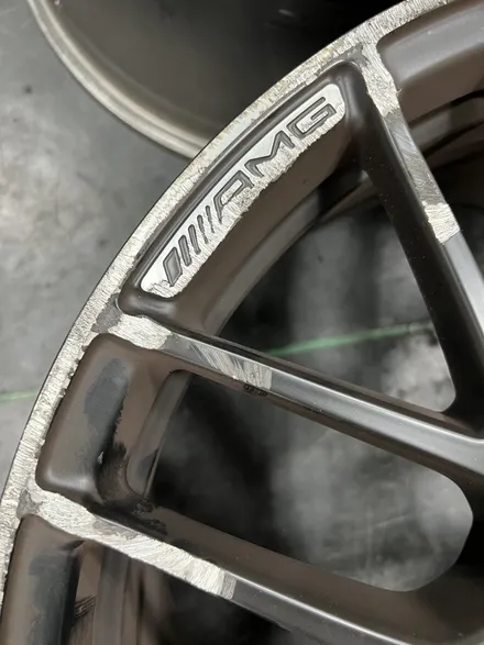 대구 휠복원 대구 휠도색 대구 휠수리 타이어 전문 휠플레이[벤츠 C63 AMG 순정 19인치 블랙반무광 휠도색 작업입니다.] / 대구 서구 평리동
