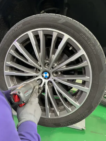 대구 휠복원 대구 휠도색 대구 휠수리 타이어 전문 휠플레이[BMW 3시리즈 순정 18인치 다이아몬드컷팅 휠복원 작업입니다.] / 대구 서구 평리동