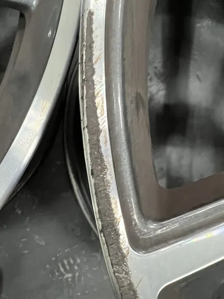대구 휠복원 대구 휠도색 대구 휠수리 타이어 전문 휠플레이[BMW X3 순정 20인치 다이아몬드컷팅 휠복원 작업입니다.] / 대구 서구 평리동