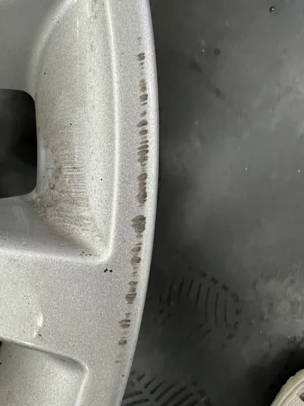 대구 휠복원 대구 휠도색 대구 휠수리 타이어 전문 휠플레이[BMW 5시리즈 순정 18인치 블랙펄유광 휠도색 작업입니다.] / 대구 서구 평리동