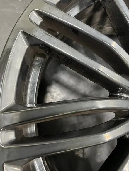 대구 휠복원 대구 휠도색 대구 휠수리 잘하는곳 타이어 전문 휠플레이[BMW 5시리즈 순정 19인치 블랙유광 휠도색 작업입니다.] / 대구 서구 평리동