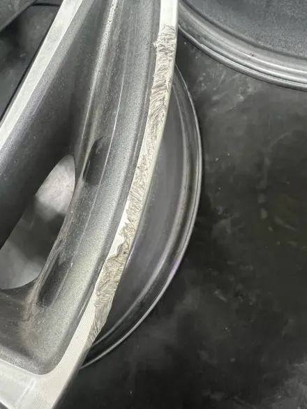 대구 휠복원 대구 휠도색 대구 자동차 휠수리 잘하는 곳 휠플레이 타이어 전문[제네시스 G90 순정 20인치 다이아몬드커팅 휠복원 작업입니다.] / 대구 서구 평리동