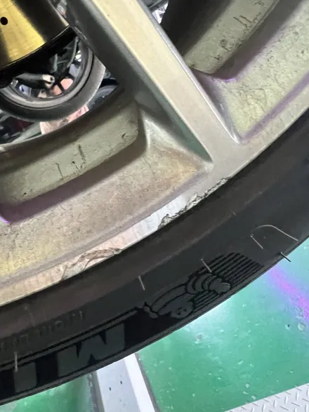 대구 휠복원 대구 휠도색 대구 자동차 휠수리 잘하는 곳 휠플레이 타이어 전문[벤츠 AMG GT43 순정 20인치 블랙펄유광 휠도색 작업입니다.] / 대구 서구 평리동