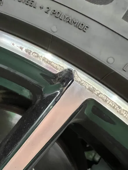 대구 휠복원 대구 휠도색 대구 자동차 휠수리 잘하는 곳 휠플레이 타이어 전문[BMW 320 투어링 순정 19인치 다이아몬드커팅 휠복원 작업입니다.] / 대구 서구 평리동
