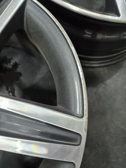 대구 휠복원 대구 휠도색 대구 자동차 휠수리 잘하는 곳 휠플레이 타이어 전문[BMW 1시리즈 순정 17인치 블랙펄유광 휠도색 작업입니다.] / 대구 서구 평리동