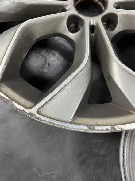 대구 휠복원 대구 휠도색 대구 휠수리 타이어 전문 휠플레이[BMW X4 순정 19인치 고스트크롬 휠도색 작업입니다.] / 대구 서구 평리동