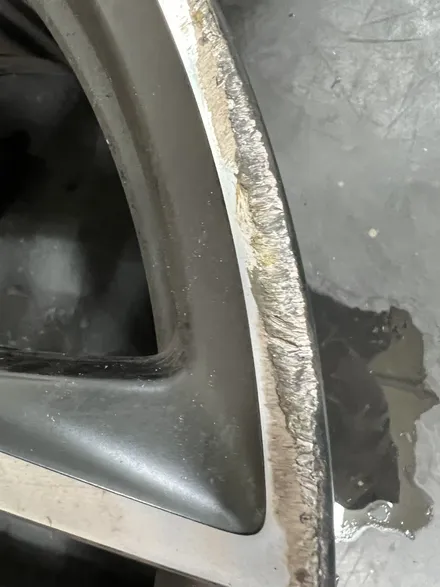 대구 휠복원 대구 휠도색 대구 휠수리 타이어 전문 휠플레이[벤츠 E63 AMG 순정 20인치 다이아몬드컷팅 휠복원 작업입니다.] / 대구 서구 평리동