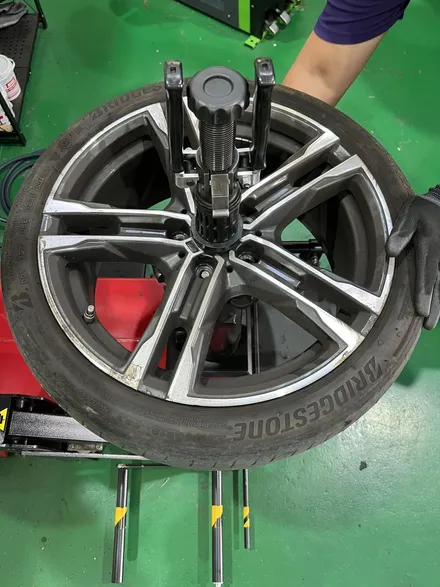 대구 휠복원 대구 휠도색 대구 휠수리 잘하는 곳 타이어 전문 휠플레이[BMW 1시리즈 순정 18인치 다이아몬드커팅 휠복원 작업입니다.] / 대구 서구 평리동
