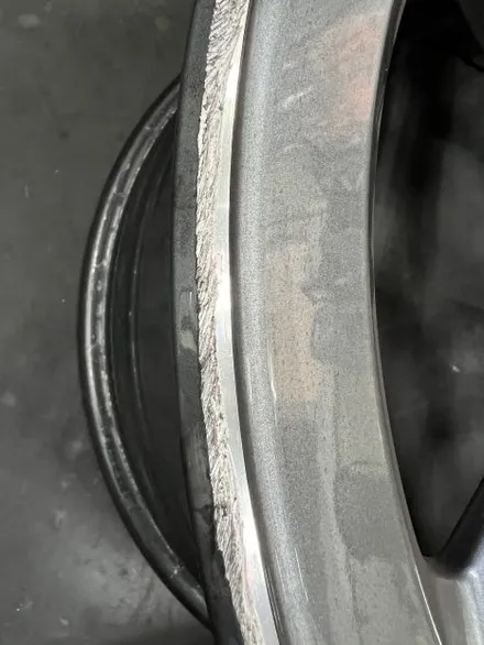 대구 휠복원 대구 휠도색 대구 자동차 휠수리 잘하는 곳 휠플레이 타이어 전문[벤츠 S 클래스 순정 19인치 다이아몬드 커팅 휠복원 작업입니다.] / 대구 서구 평리동