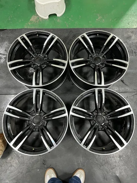대구 휠복원 대구 휠도색 대구 자동차 휠수리 잘하는 곳 휠플레이 타이어 전문[BMW 3시리즈 순정 19인치 블랙유광 휠도색 작업입니다.] / 대구 서구 평리동