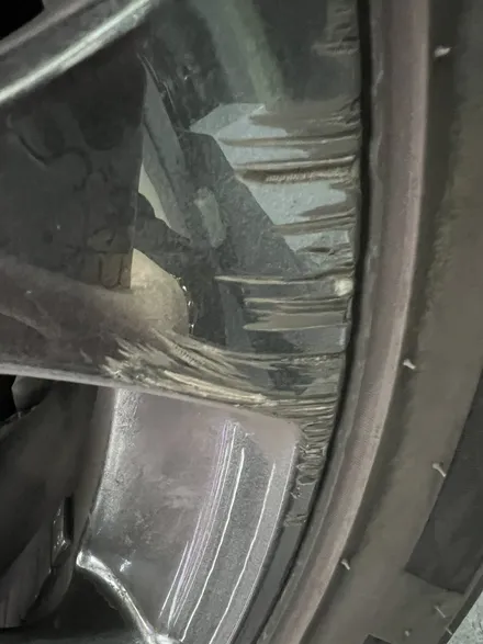 대구 휠복원 대구 휠도색 대구 자동차 휠수리 잘하는 곳 휠플레이 타이어 전문[벤츠 E 클래스 순정 18인치 고스트크롬 휠도색 작업입니다.] / 대구 서구 평리동