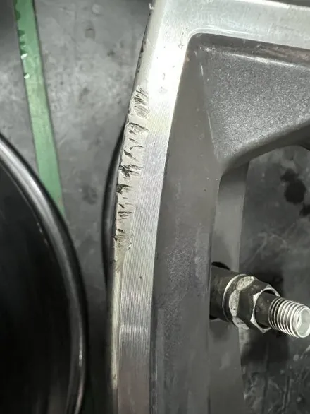 대구 휠복원 대구 휠도색 대구 자동차 휠수리 잘하는 곳 휠플레이 타이어 전문[BMW X6 순정 21인치 블랙유광 휠도색 작업입니다.] / 대구 서구 평리동