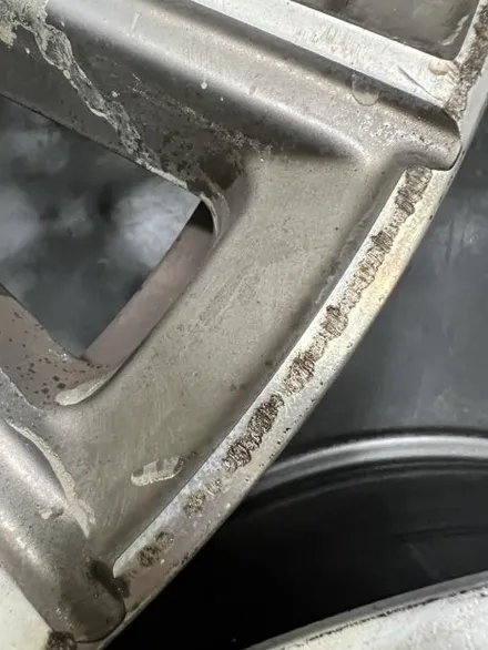 대구 휠복원 대구 휠도색 대구 자동차 휠수리 잘하는 곳 휠플레이 타이어 전문[BMW 440 순정 19인치 블랙유광 휠도색 작업입니다.] / 대구 서구 평리동