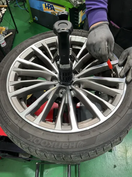 대구 휠복원 대구 휠도색 대구 휠수리 타이어 전문 휠플레이[BMW 3시리즈 순정 18인치 다이아몬드컷팅 휠복원 작업입니다.] / 대구 서구 평리동