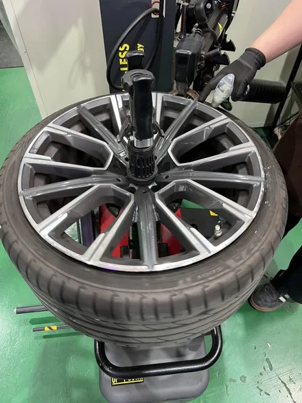 대구 휠복원 대구 휠도색 대구 휠수리 타이어 전문 휠플레이[BMW 7시리즈 순정 20인치 블랙펄유광 휠도색 작업입니다.] / 대구 서구 평리동