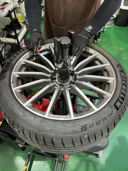 대구 휠복원 대구 휠도색 대구 자동차 휠수리 잘하는 곳 휠플레이 타이어 전문[벤츠 AMG GT43 순정 20인치 블랙펄유광 휠도색 작업입니다.] / 대구 서구 평리동