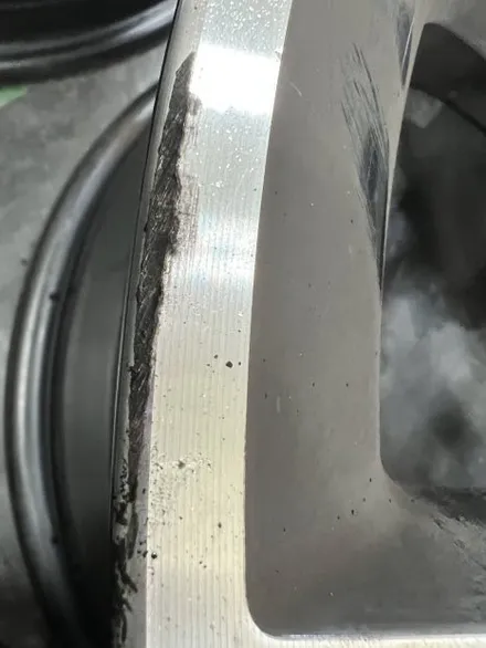 대구 휠복원 대구 휠도색 대구 자동차 휠수리 잘하는 곳 휠플레이 타이어 전문[BMW G30 5시리즈 순정 19인치 다이아몬드커팅 휠커스텀 작업입니다.] / 대구 서구 평리동