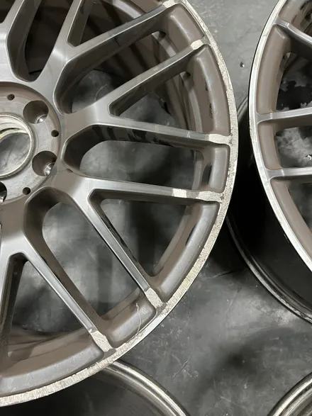 대구 휠복원 대구 휠도색 대구 휠수리 타이어 전문 휠플레이[벤츠 C63 AMG 순정 19인치 블랙반무광 휠도색 작업입니다.] / 대구 서구 평리동