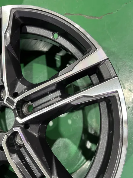 대구 휠복원 대구 휠도색 대구 휠수리 타이어 전문 휠플레이[BMW 118 순정 18인치 다이아몬드컷팅 휠복원 작업입니다.] / 대구 서구 평리동