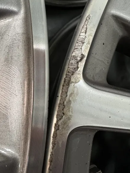 대구 휠복원 대구 휠도색 대구 휠수리 타이어 전문 휠플레이[BMW 3시리즈 순정 18인치 다이아몬드컷팅 휠복원 작업입니다.] / 대구 서구 평리동
