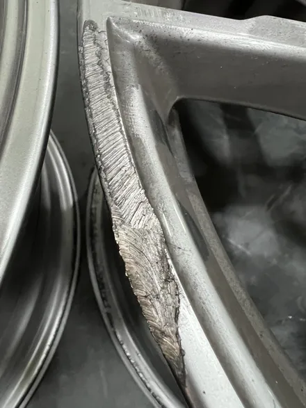대구 휠복원 대구 휠도색 대구 휠수리 타이어 전문 휠플레이[BMW 5시리즈 순정 18인치 휠복원 작업 입니다.] / 대구 서구 평리동