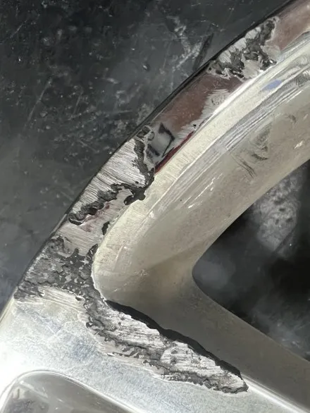 대구 휠복원 대구 휠도색 대구 휠수리 잘하는곳 타이어 전문 휠플레이[기아 올뉴쏘렌토 순정 19인치 블랙펄유광 휠도색 작업입니다.] / 대구 서구 평리동