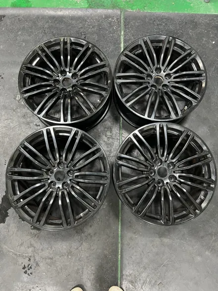 대구 휠복원 대구 휠도색 대구 휠수리 잘하는곳 타이어 전문 휠플레이[BMW 5시리즈 순정 19인치 블랙유광 휠도색 작업입니다.] / 대구 서구 평리동