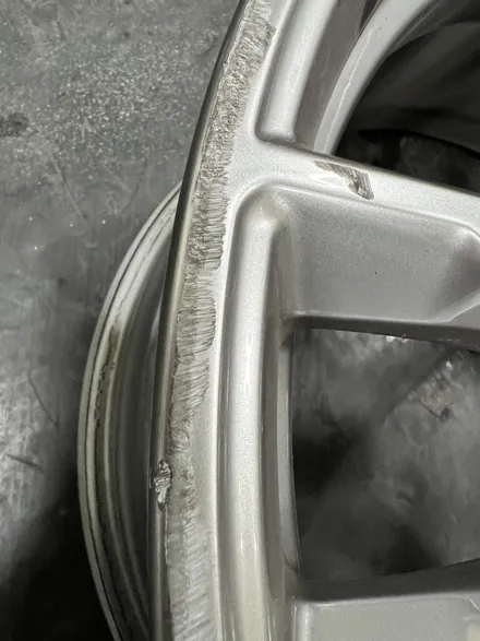 대구 휠복원 대구 휠도색 대구 자동차 휠수리 잘하는 곳 휠플레이 타이어 전문[BMW 5시리즈 순정 18인치 휠복원 작업입니다.] / 대구 서구 평리동