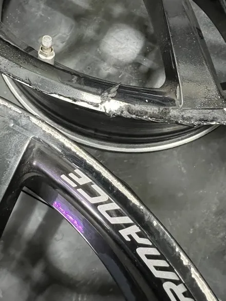 대구 휠복원 대구 휠도색 대구 자동차 휠수리 잘하는 곳 휠플레이 타이어 전문[BMW 4시리즈 순정 19인치 블랙반무광 매트블랙 휠도색 작업입니다.] / 대구 서구 평리동