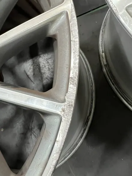 대구 휠복원 대구 휠도색 대구 자동차 휠수리 잘하는 곳 휠플레이 타이어 전문[벤츠 AMG GT43 순정 20인치 블랙펄유광 휠도색 작업입니다.] / 대구 서구 평리동