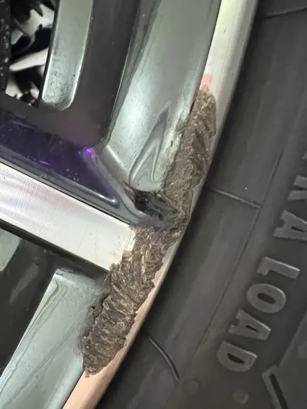 대구 휠복원 대구 휠도색 대구 자동차 휠수리 잘하는 곳 휠플레이 타이어 전문[BMW 320 투어링 순정 19인치 다이아몬드커팅 휠복원 작업입니다.] / 대구 서구 평리동