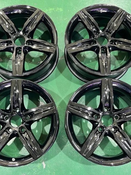 대구 휠복원 대구 휠도색 대구 자동차 휠수리 잘하는 곳 휠플레이 타이어 전문[BMW 1시리즈 순정 17인치 블랙펄유광 휠도색 작업입니다.] / 대구 서구 평리동