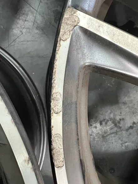 대구 휠복원 대구 휠도색 대구 휠수리 타이어 전문 휠플레이[벤츠 E63 AMG 순정 20인치 다이아몬드컷팅 휠복원 작업입니다.] / 대구 서구 평리동