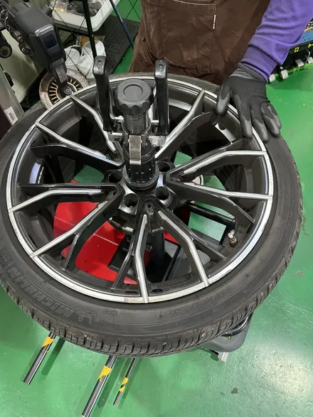대구 휠복원 대구 휠도색 대구 휠수리 잘하는 곳 타이어 전문 휠플레이[BMW 5시리즈 순정 19인치 다이아몬드커팅 휠복원 작업입니다.] / 대구 서구 평리동
