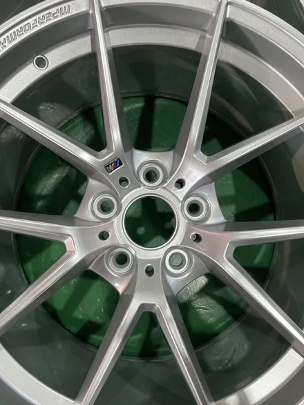 대구 휠복원 대구 휠도색 대구 휠수리 타이어 전문 휠플레이[BMW 420 쿠페 순정 19인치 실버 휠도색 작업입니다.] / 대구 서구 평리동