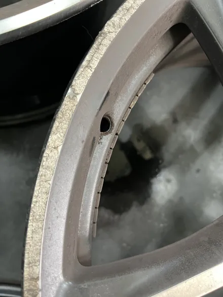 대구 휠복원 대구 휠도색 대구 휠수리 타이어 전문 휠플레이[벤츠 E63 AMG 순정 20인치 다이아몬드컷팅 휠복원 작업입니다.] / 대구 서구 평리동