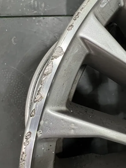 대구 휠복원 대구 휠도색 대구 휠수리 타이어 전문 휠플레이[BMW 3시리즈 순정 18인치 다이아몬드컷팅 휠복원 작업입니다.] / 대구 서구 평리동