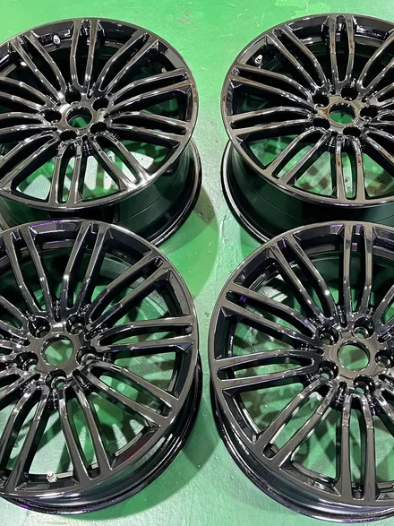 대구 휠복원 대구 휠도색 대구 휠수리 잘하는곳 타이어 전문 휠플레이[BMW 5시리즈 순정 19인치 블랙유광 휠도색 작업입니다.] / 대구 서구 평리동